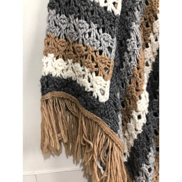 🇨🇦 Massimo Dutti Crochet Poncho - Picture 4 of 7